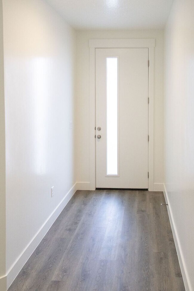 Building Photo - Spacious 4-Bed Home in Sage Canyon