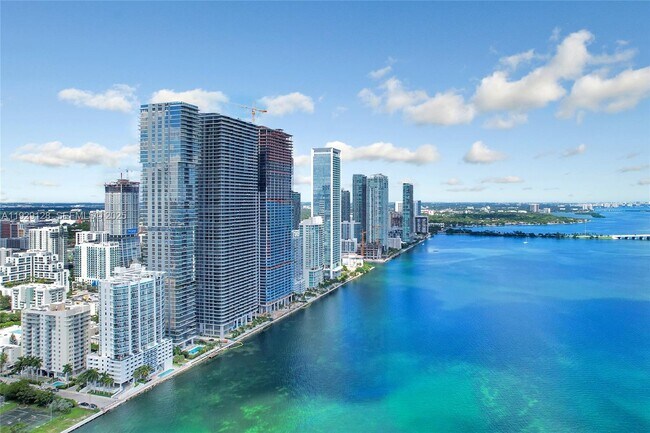 Building Photo - 700 NE 24th St