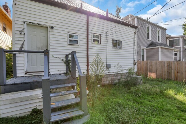 Building Photo - 157 S Eureka Ave