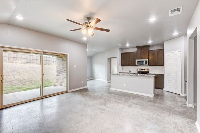 Building Photo - 1733 Dryden Ave