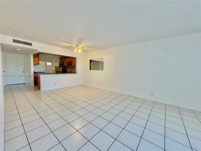 Building Photo - 2320 S Cypress Bend Dr