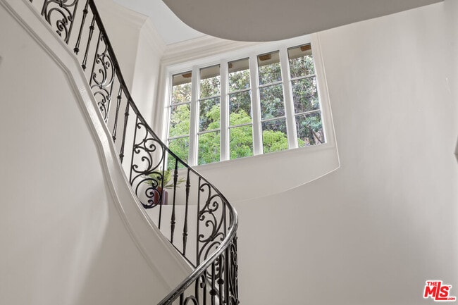 Building Photo - 3697 Benedict Canyon Ln