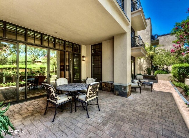 Building Photo - 8 Biltmore Estates Dr