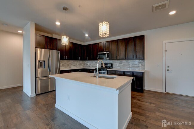 Building Photo - 722 Lorhan Dr