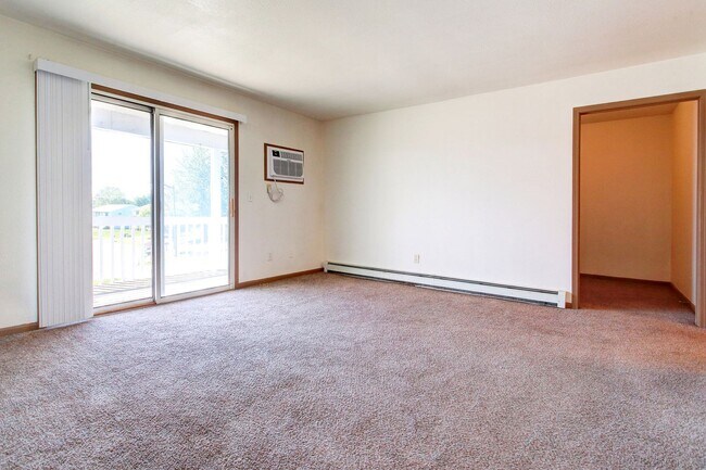 Building Photo - 2 BED 1 BATH UPPER LEVEL APARTMENT