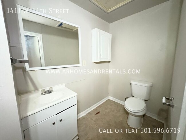 Building Photo - 1411 W 11th St