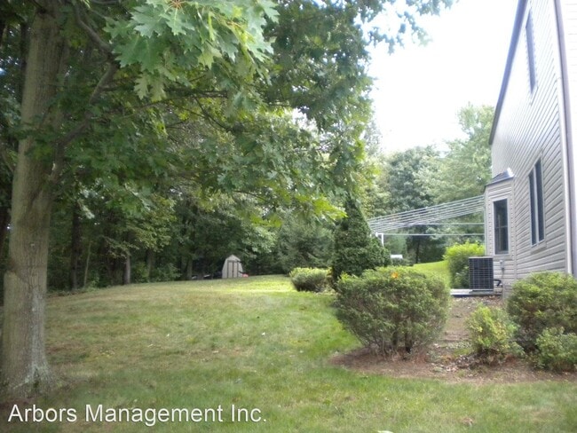 Building Photo - 3 br, 3.5 bath House - 152 WOODBINE DR