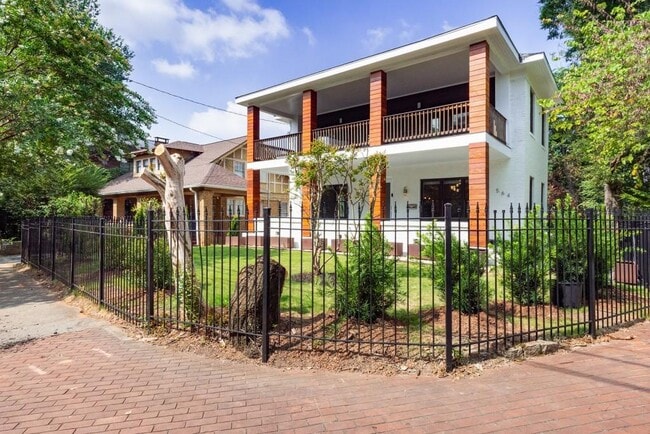 Building Photo - 564 Parkway Dr NE