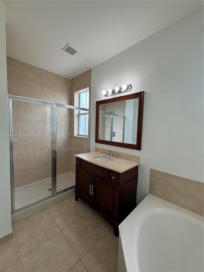 Building Photo - 7412 NW 108th Path