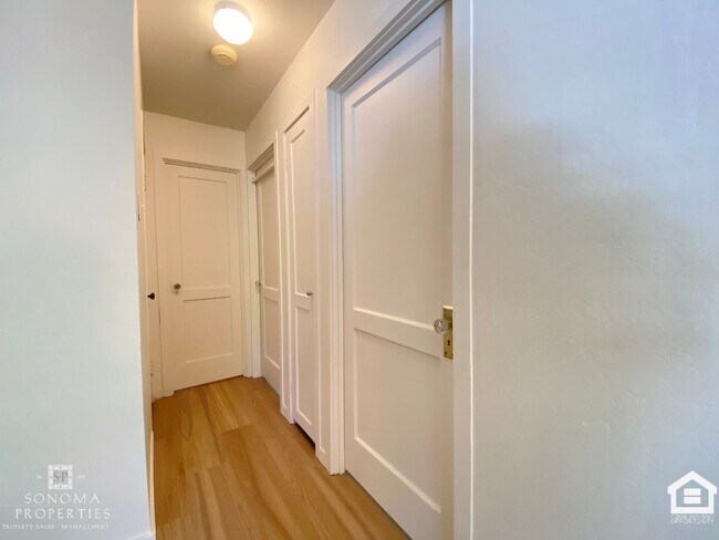 Building Photo - Inviting 3BD/2BA Home in Glen Ellen