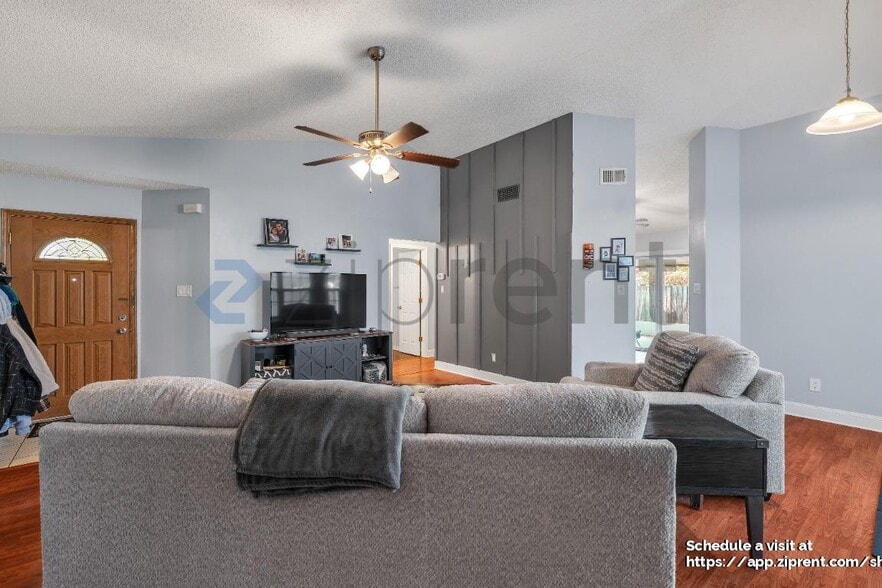 Building Photo - 208 Pap Finn Ct