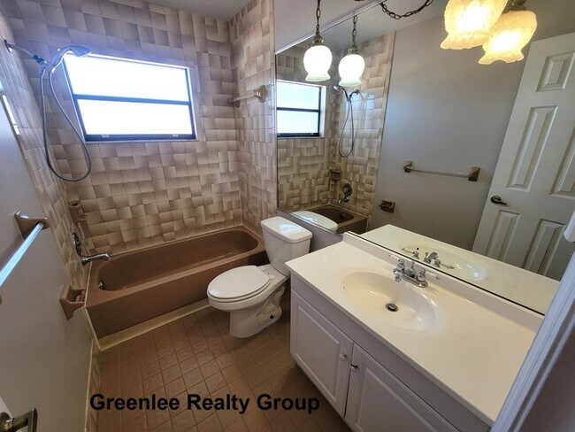 Building Photo - Large 3 Bed/2Bath/2 Car Garage Home in Port Richey- 1914 sqft!