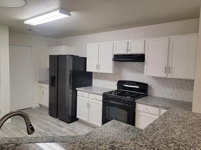 Building Photo - 18222 Valebluff Ln