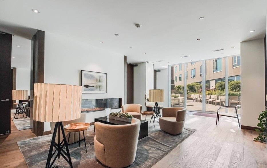 Building Photo - 110 Channel St