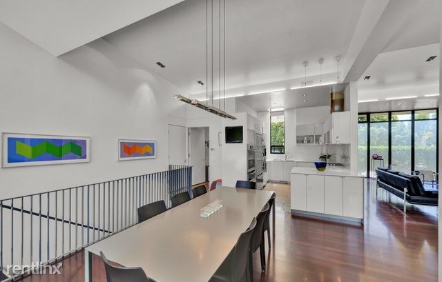 Building Photo - 1 br, 1 bath Condo - 1395 E Michigan Ave