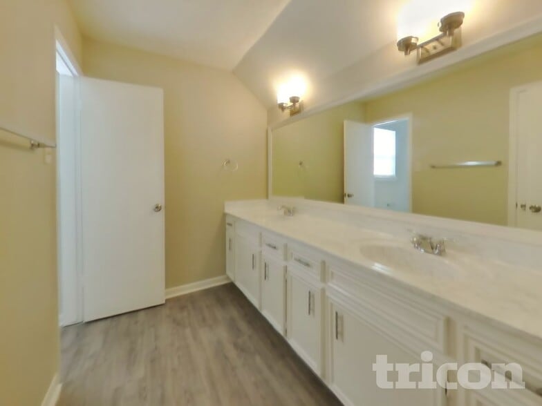 Building Photo - 12027 Arrowhead Glen Dr