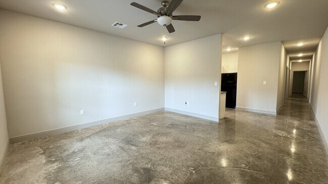Building Photo - 117 Legado Ln