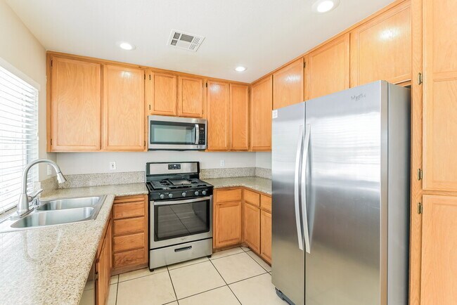 Building Photo - 2642 Ridgewater Cir