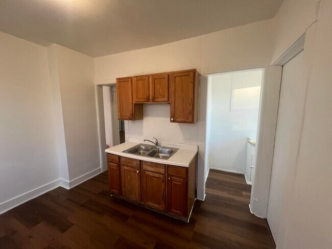 Building Photo - 1253 N 34th St