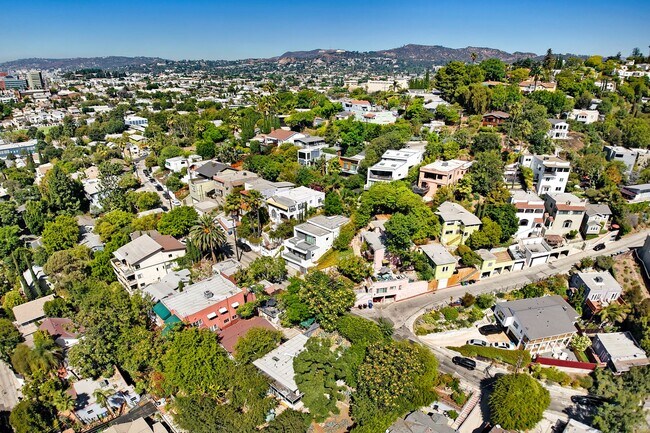 Building Photo - Your Perfect 3/2.5 Los Angeles Home Available Now!