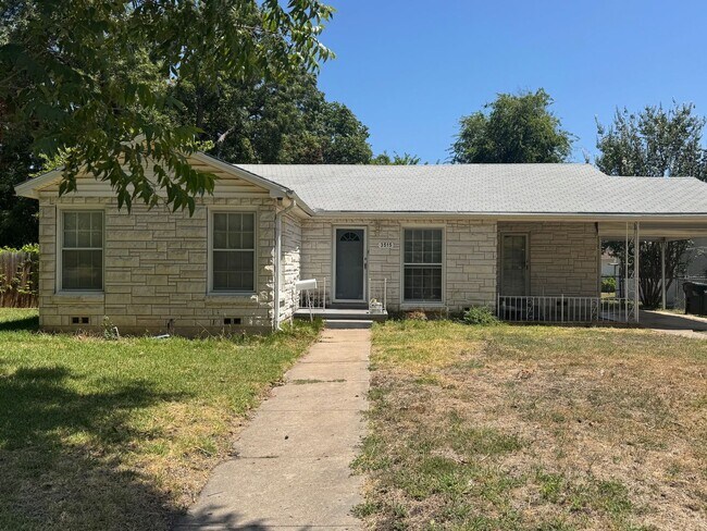 Building Photo - 3515 E Brookview Dr