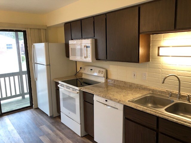 Building Photo - 10139 Puttington Dr