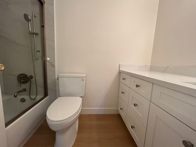 Building Photo - Beautifully Renovated 4 Bedroom 2 Bath Sin...