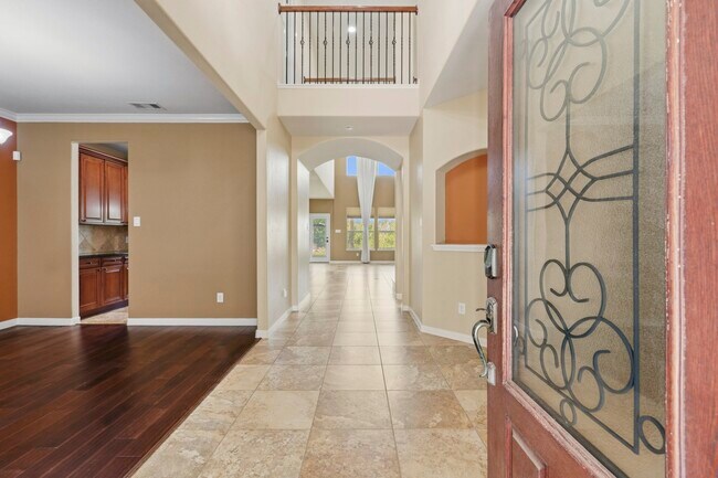 Building Photo - 25907 Foxrun Vista Dr