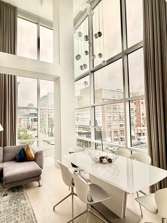 Building Photo - 207 King St