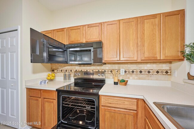 Building Photo - 9086 107th Ct