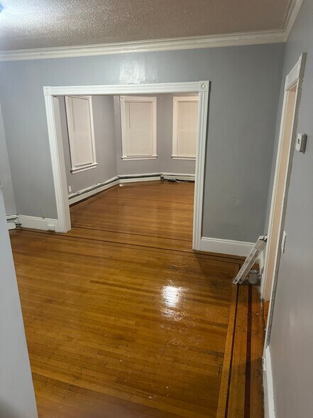 Building Photo - 106 Taylor St