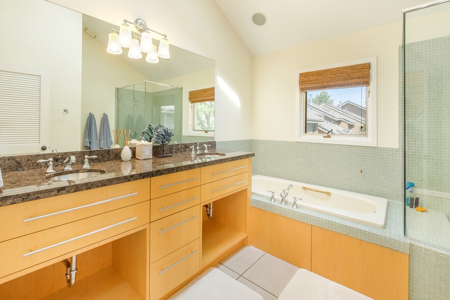 Master bath - 3527 E 2nd Ave