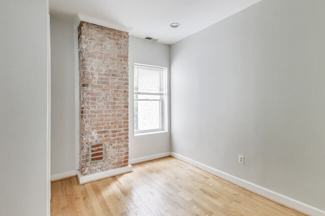 Building Photo - 1327 1st St NW