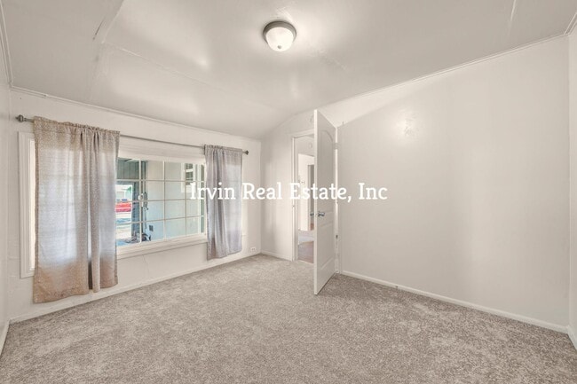 Building Photo - Nice 3 Bedroom PIttsburg with a big back yard