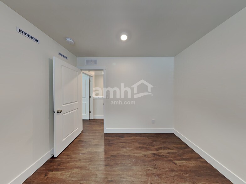 Building Photo - 9496 Clancey St
