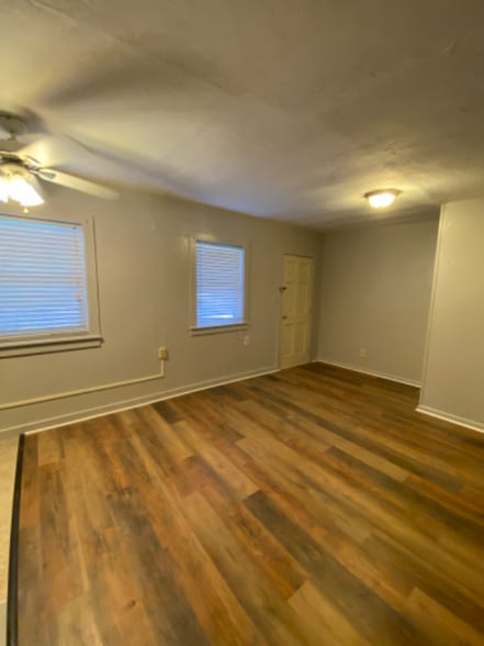 Building Photo - 308 E Cherry Alley