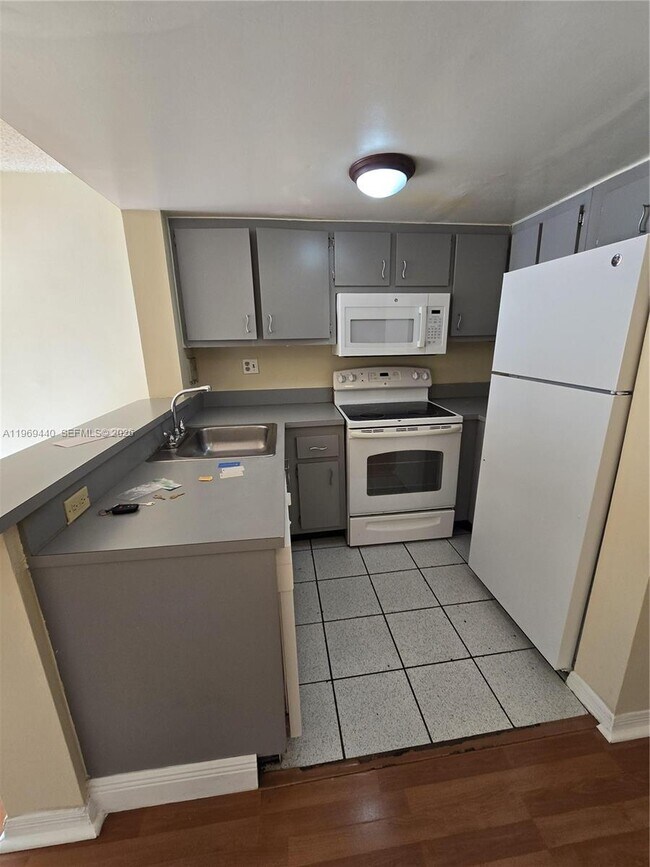 Building Photo - 670 NW 85th Pl