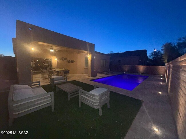 Building Photo - 7968 N Placita Marquitos