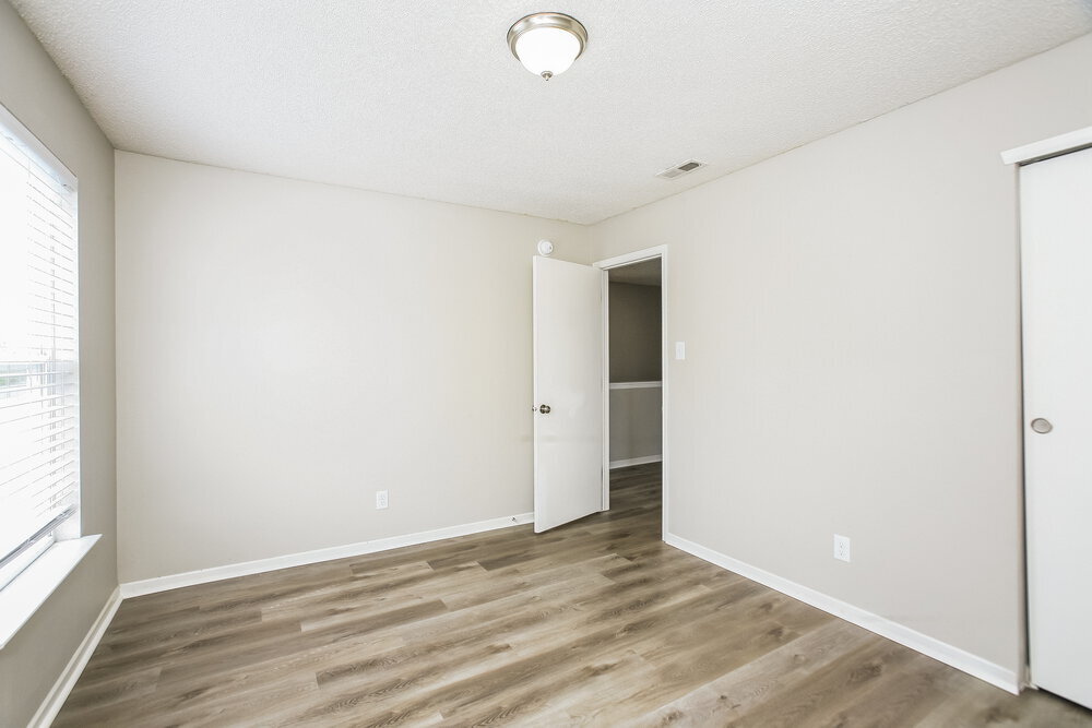 Building Photo - 10214 Yosemite Ln