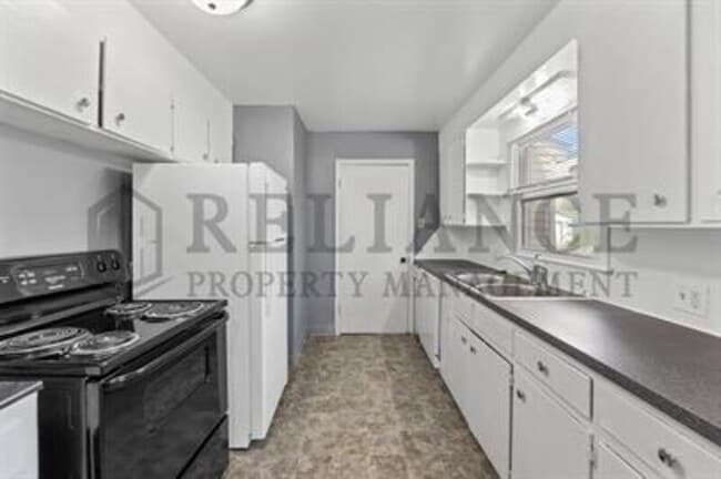 Building Photo - 1602 Luther E