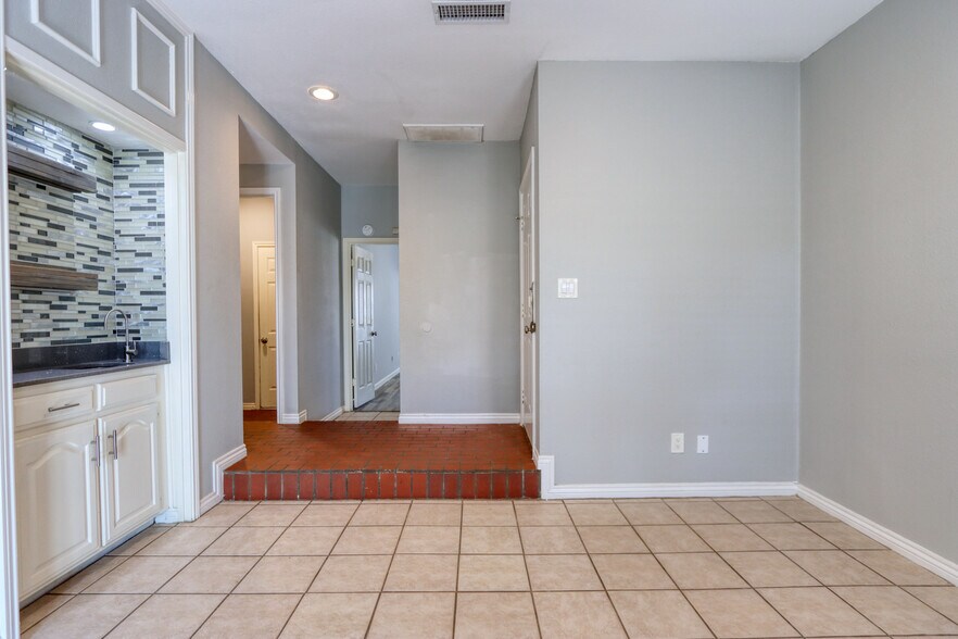 Building Photo - 317 Benjamin St