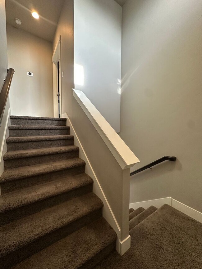 Building Photo - Beautiful Stone Creek Home | Open Layout, RV Parking & Private Pool Access