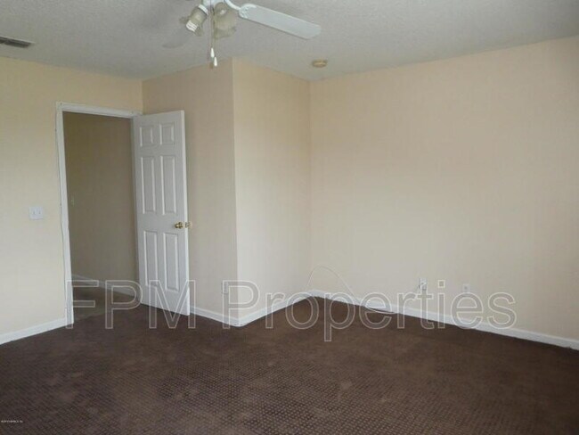 Building Photo - 1017 Crestwood St