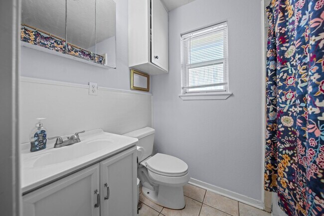 Building Photo - 8606 Twisting Vine Ln