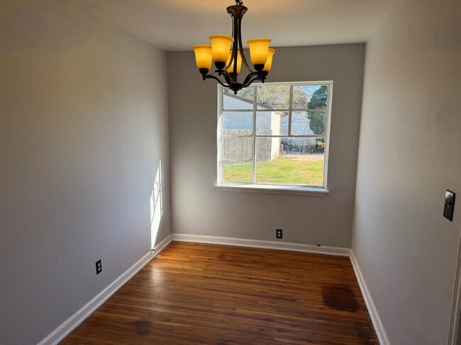 Building Photo - 706 S Hunter