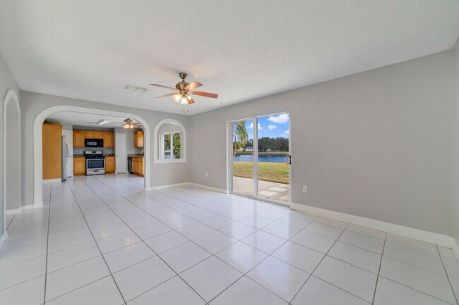 Building Photo - 3170 Santa Cruz Dr
