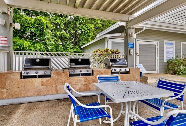 Building Photo - Renovated 2 bedroom Townhome in Highly Des...