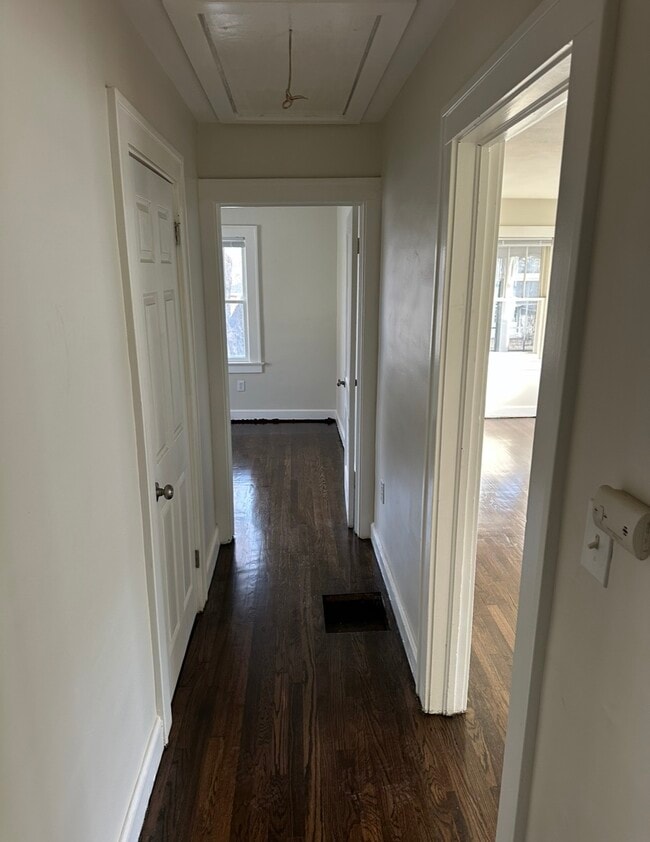 Building Photo - 126 S Willow Ave