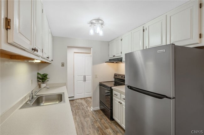 Building Photo - 327 Village Blvd N