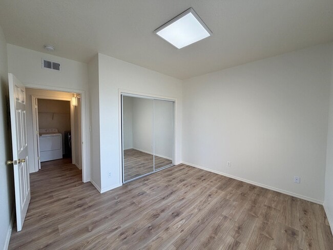 Building Photo - 1105 Meadowlark Way SE